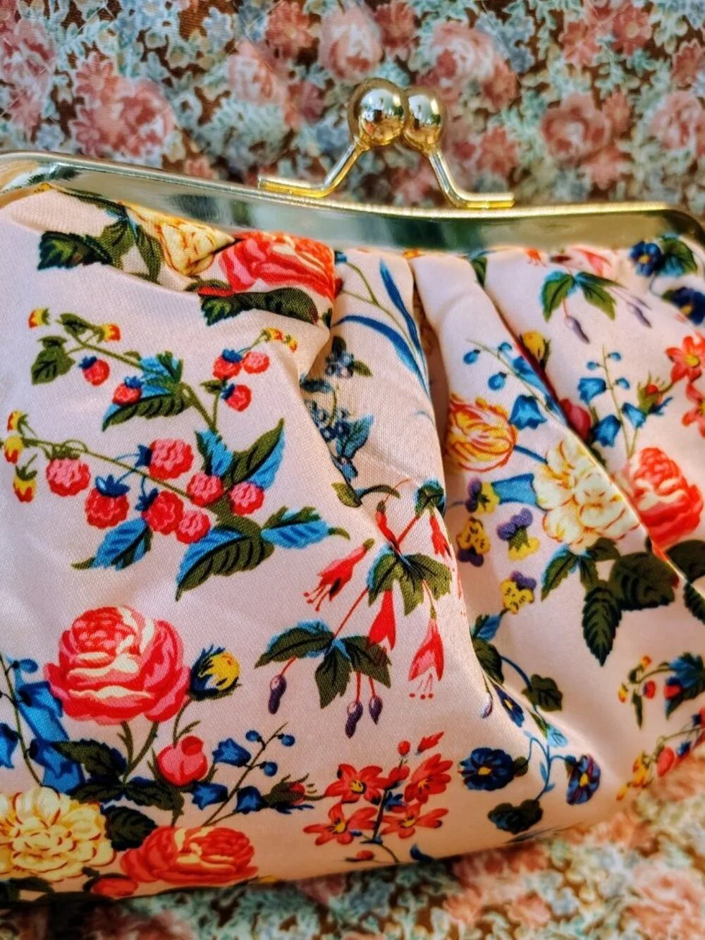 The Vintage Cosmetic Company NWOT Floral Cosmetic Clutch